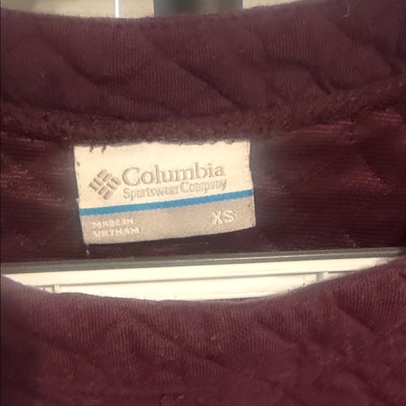 Columbia Quilted Burgundy Sweatshirt - Picture 2 of 4